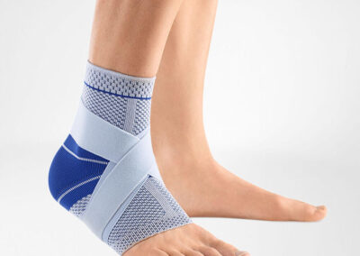 Orthèse de maintien de cheville avec strapping intégré