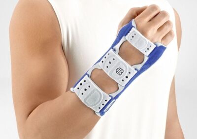 Attelle de série pour immobilisation du poignet